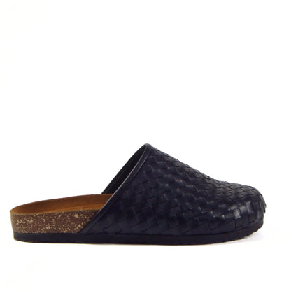 Onyx Clogs